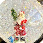 Χριστουγεννιάτικη Φωτιζόμενη Retro Υδρόγειος Μεγάλη με τον Άγιο Βασίλη και Κίνηση